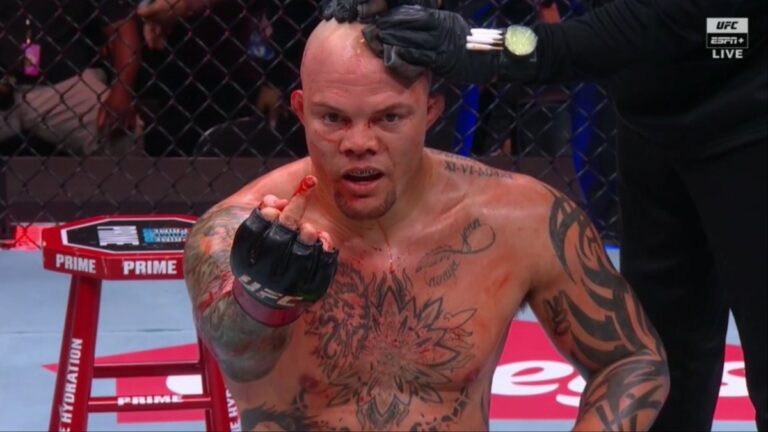 Anthony Smith explains why he flipped off the fan after UFC Kansas City loss: “I was so mad”